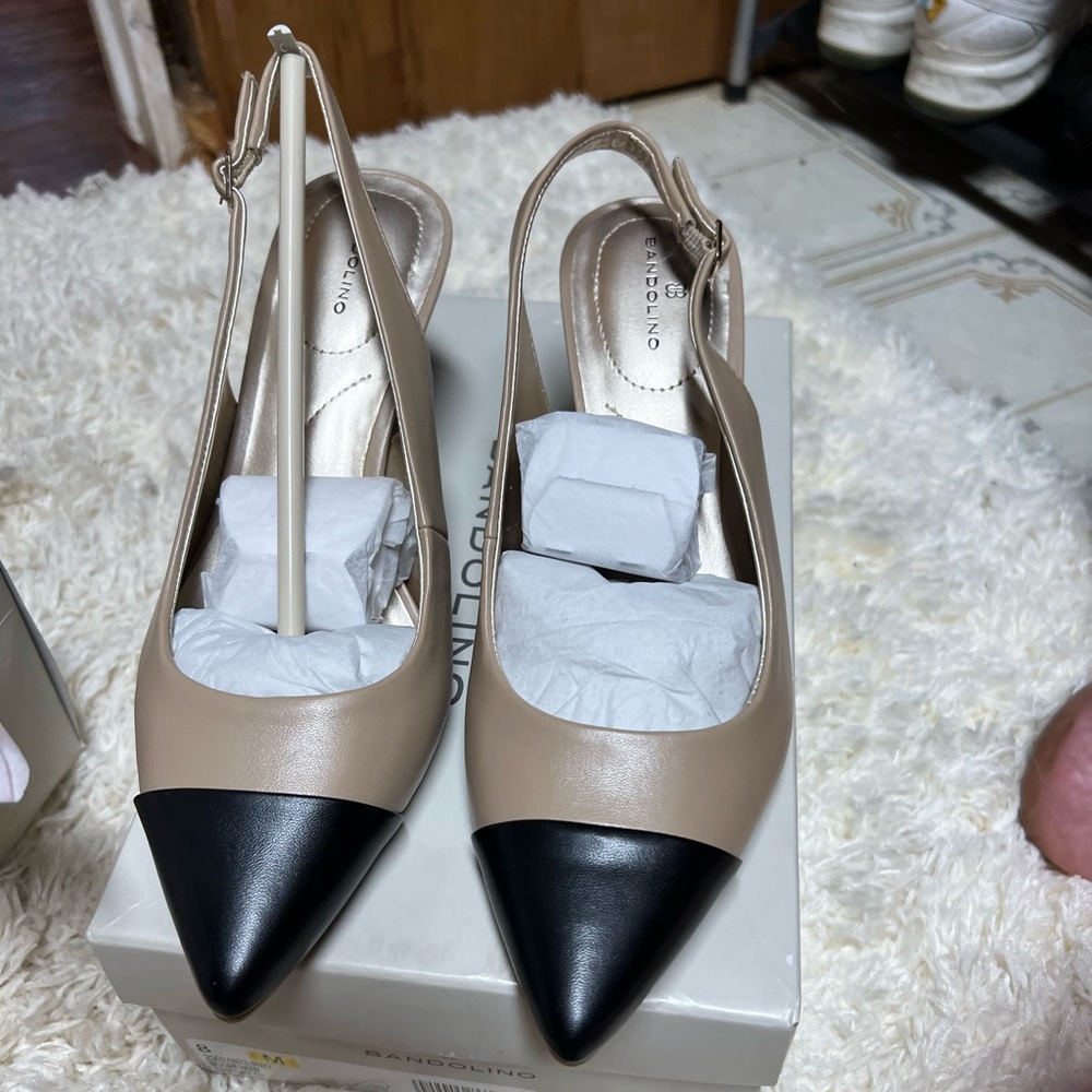Bandolino tan and black sling back heels.